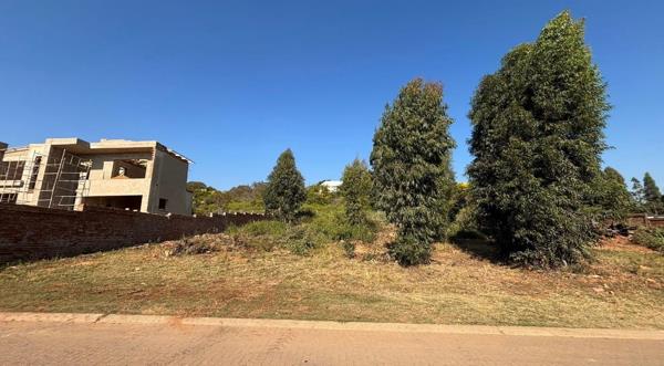 1 369 m² Land