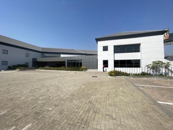 1 922 m² Retail Space