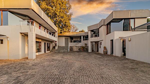 9 Bedroom House