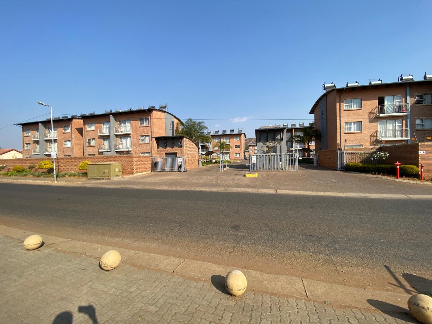 2 Bedroom Apartment in Montana Park