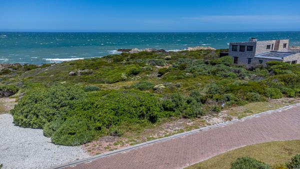600 m² Land