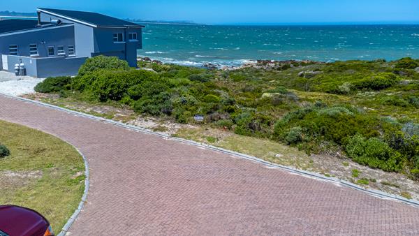600 m² Land