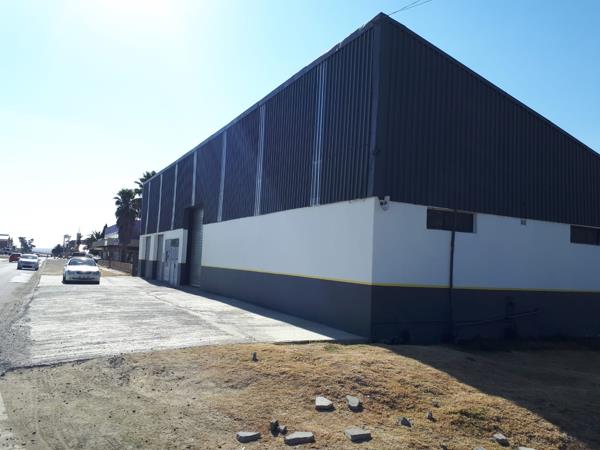 1 400 m² Retail Space