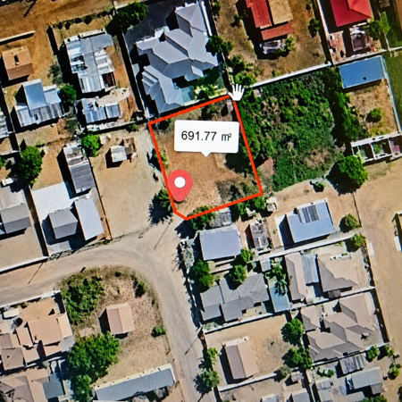 750 m² Land