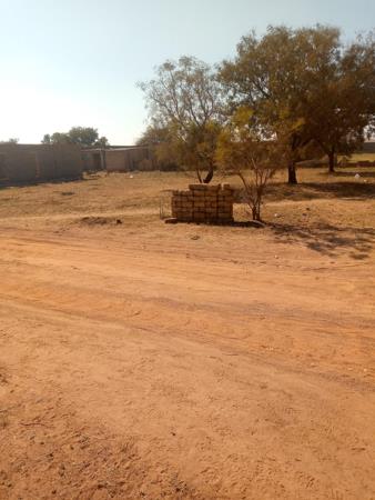 750 m² Land