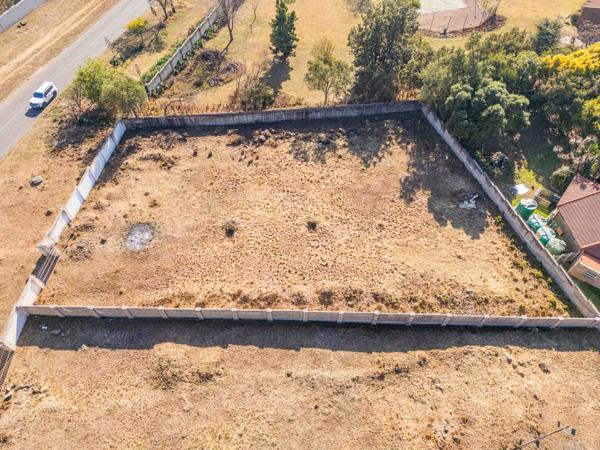 2 296 m² Land