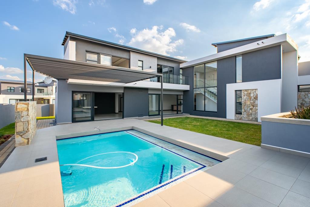 6 Bedroom House