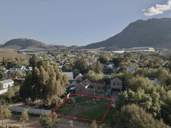 673 m² Land