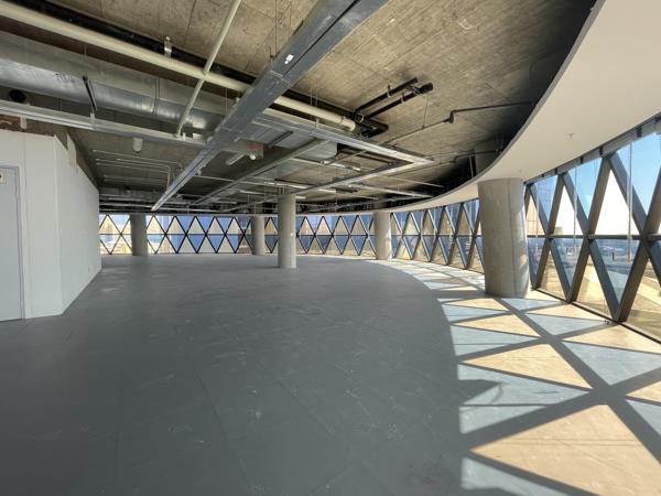 962 m² Commercial space