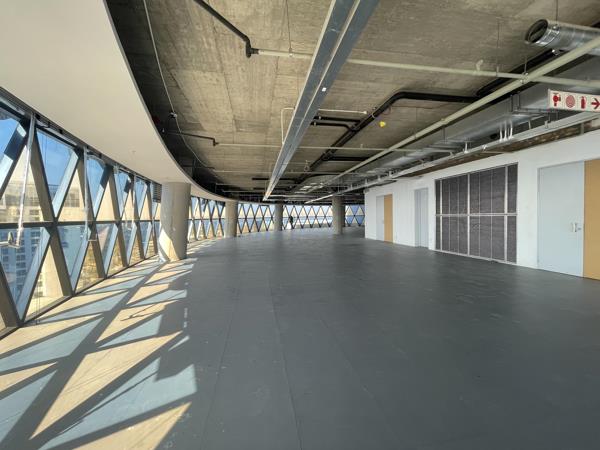 962 m² Commercial space