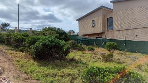 352 m² Land