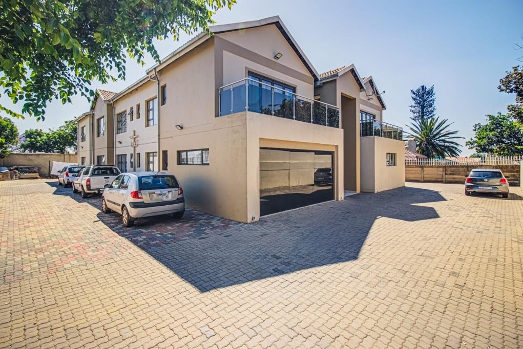 22 Bedroom House