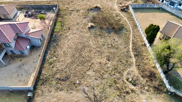 1 178 m² Land