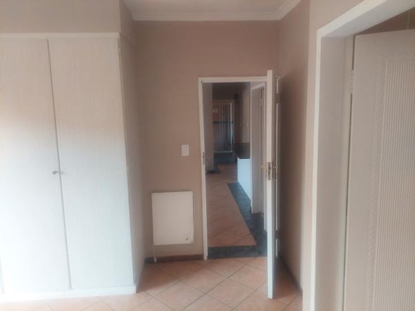 2 Bedroom Simplex in Mooikloof Ridge