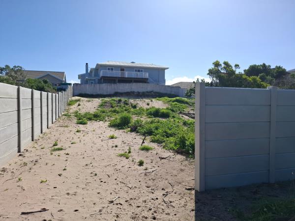 700 m² Land