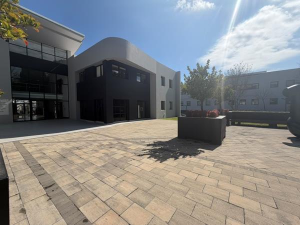 1 081 m² Commercial space
