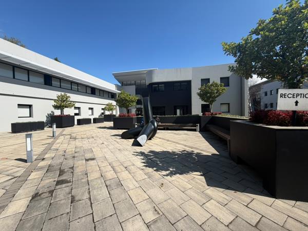 104 m² Commercial space