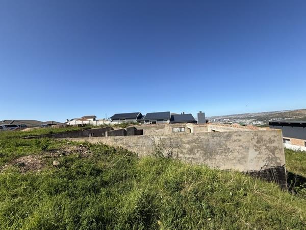 692 m² Land