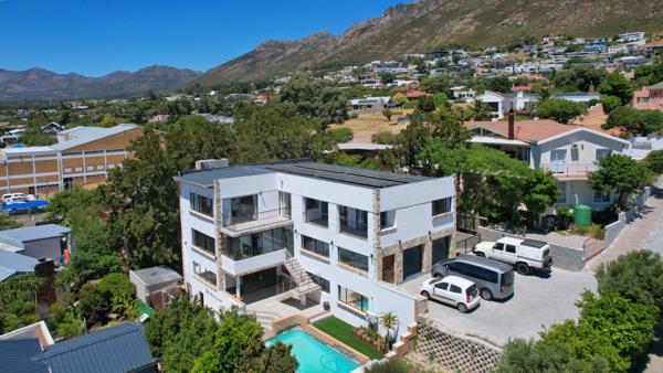 8 Bedroom House