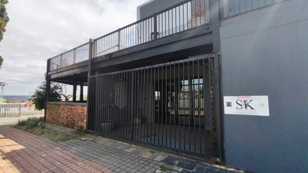 942 m² Commercial space