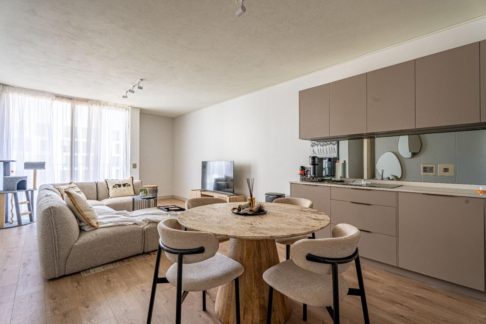 2 Bedroom Apartment in Rosebank
