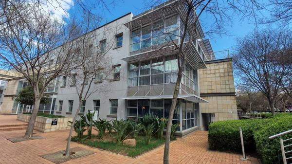 762 m² Office Space