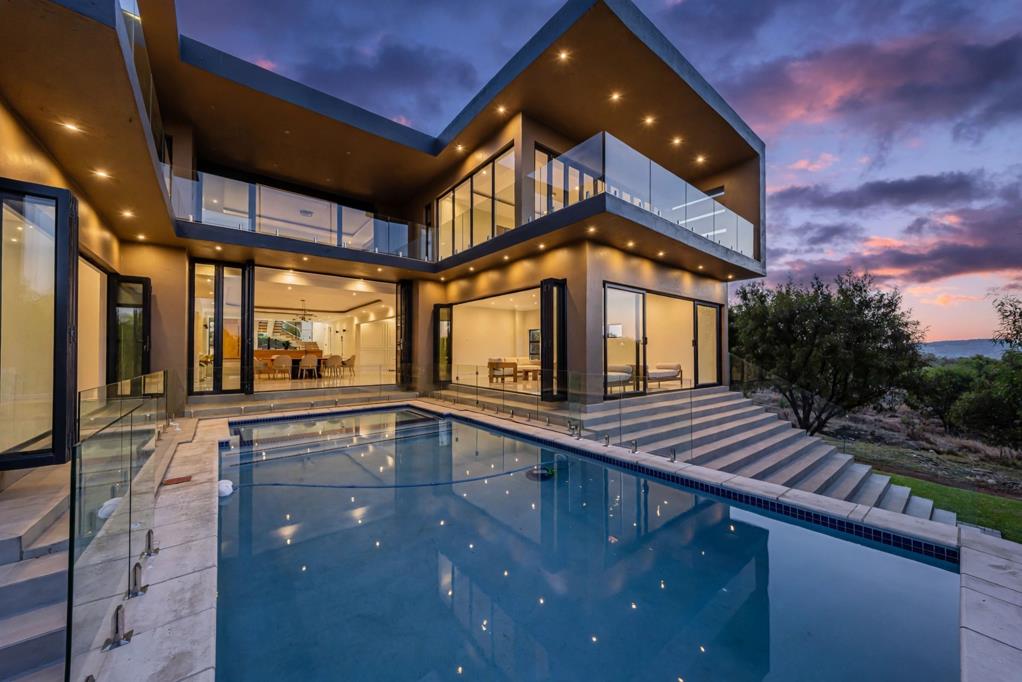 8 Bedroom House