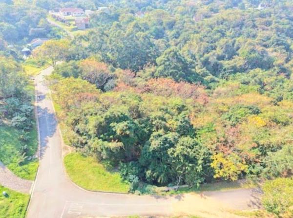 1 350 m² Land
