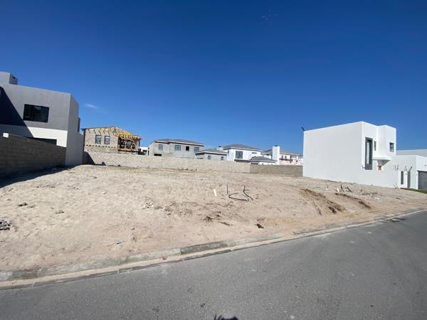 250 m² Land