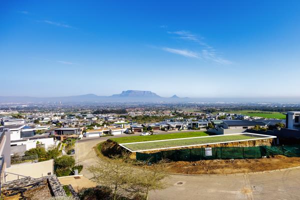 1 060 m² Land