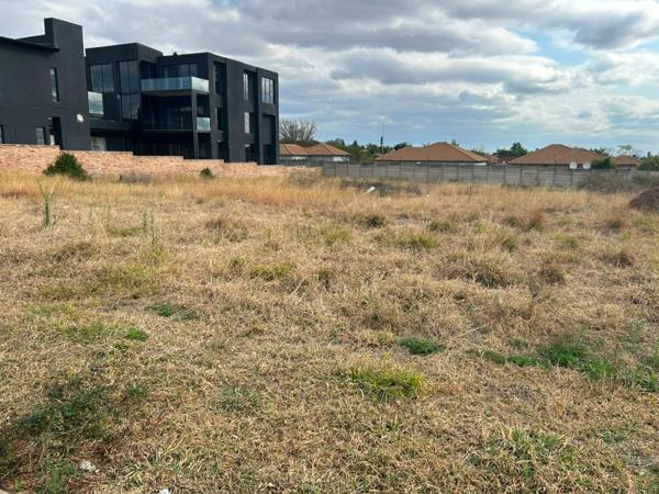 1 350 m² Land