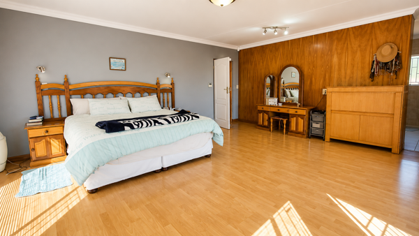 6 Bedroom House