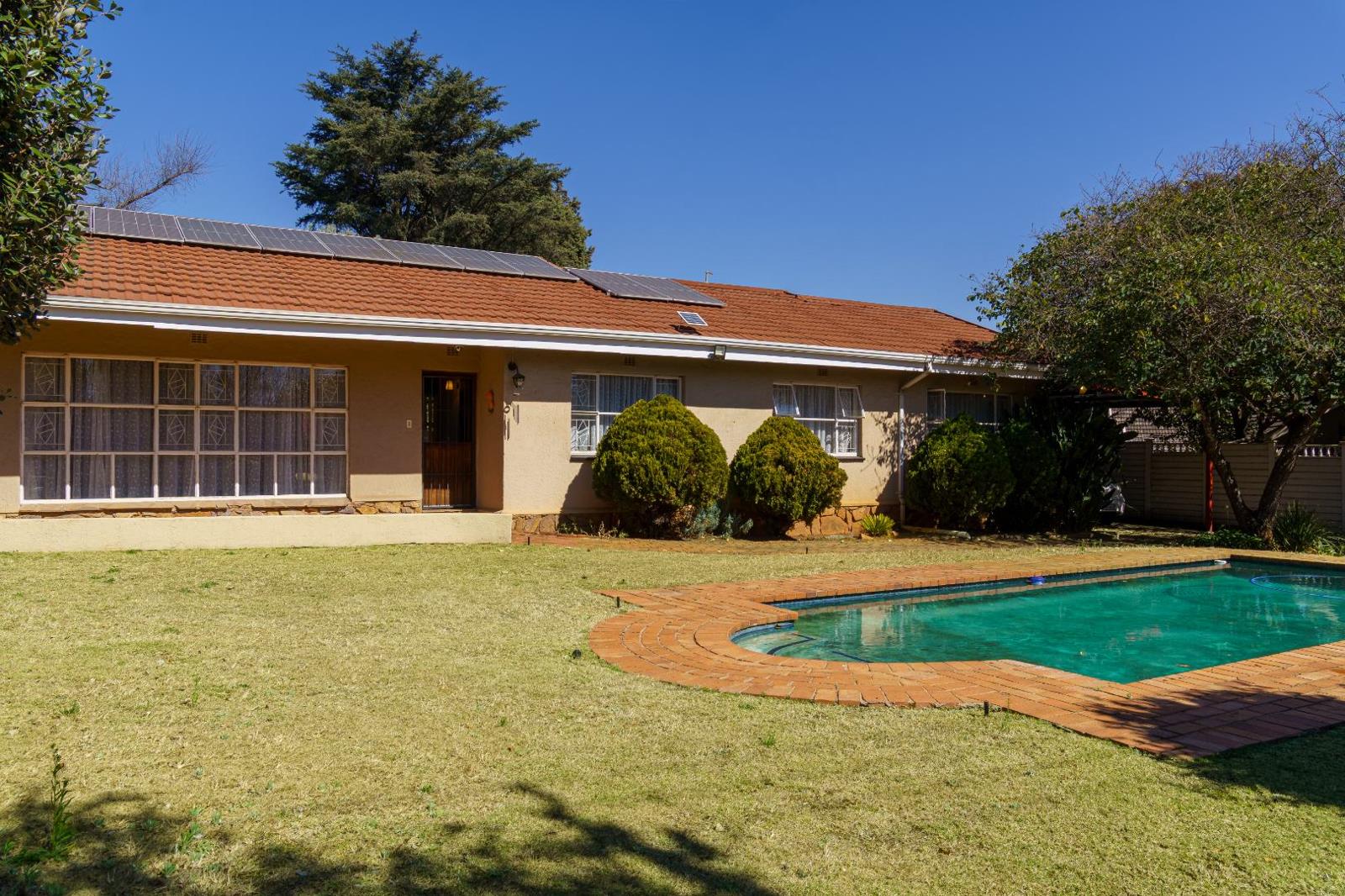 3 Bedroom House in Kensington B