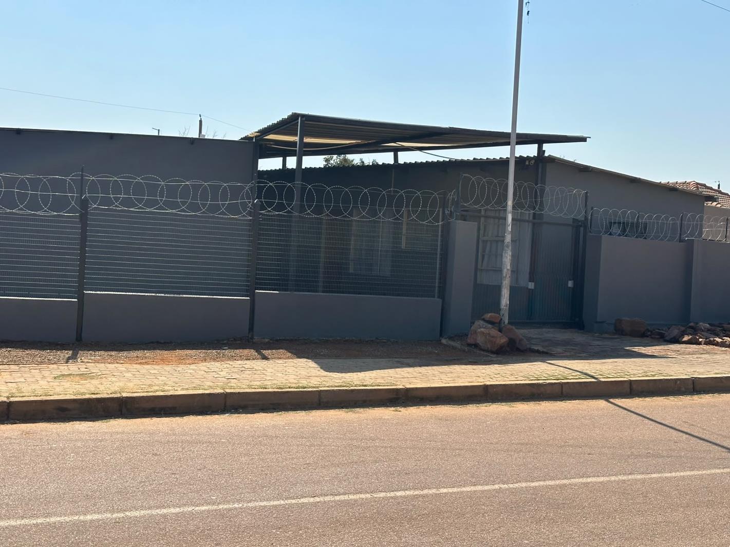 8 Bedroom House in Cullinan Outlying