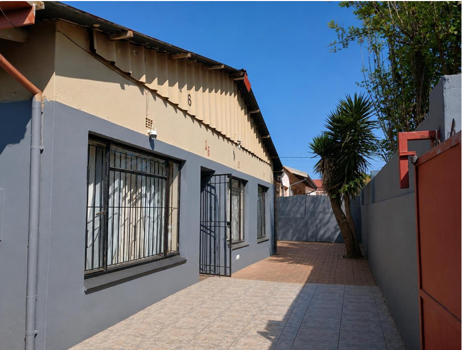 3 Bedroom House in Roodepoort Central
