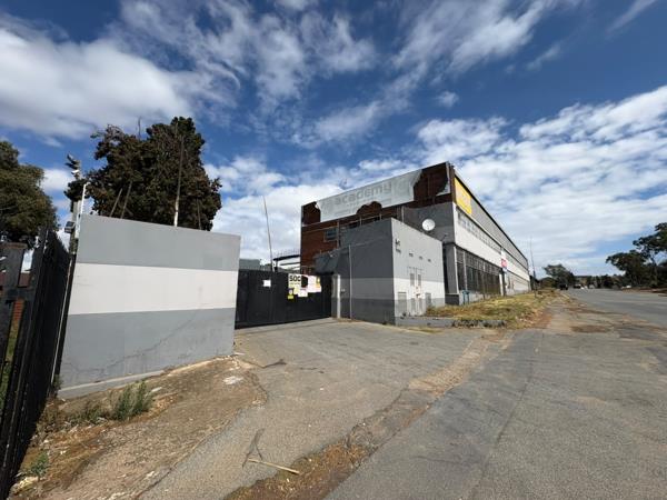 11 000 m² Industrial space