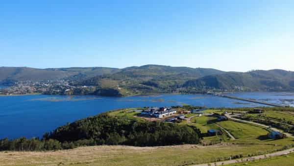 1 650 m² Land