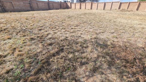 817 m² Land