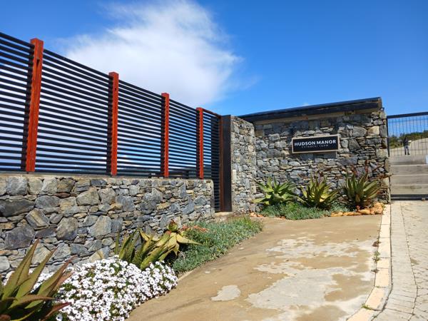 1 587 m² Land