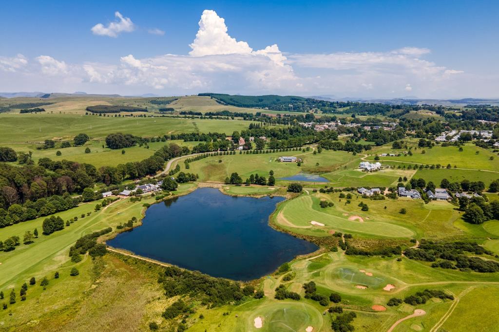 1 600 m² Land