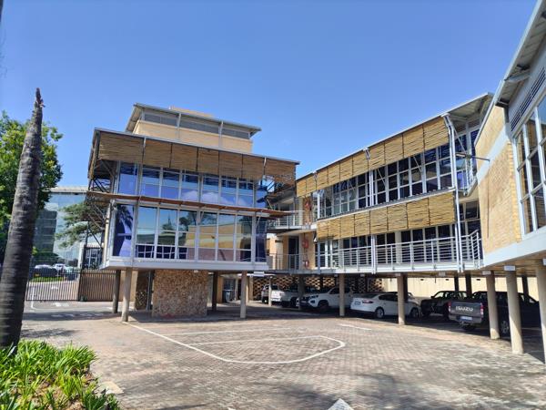 966 m² Office Space