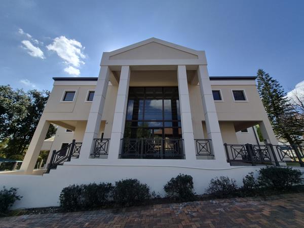 905 m² Commercial space