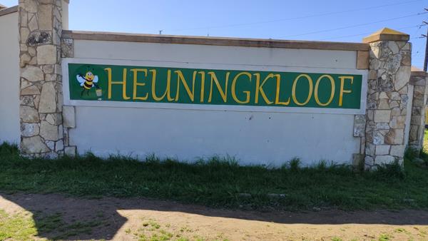 700 m² Land