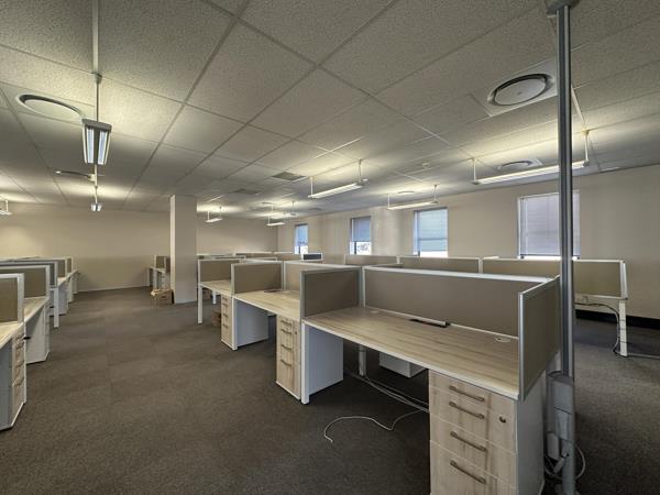 979 m² Commercial space