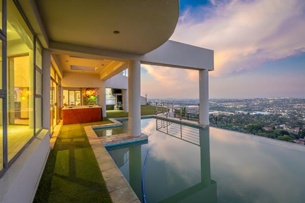 6 Bedroom House