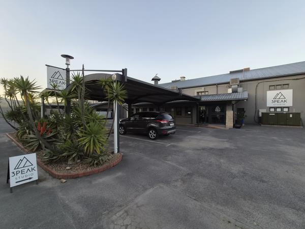 697 m² Industrial space