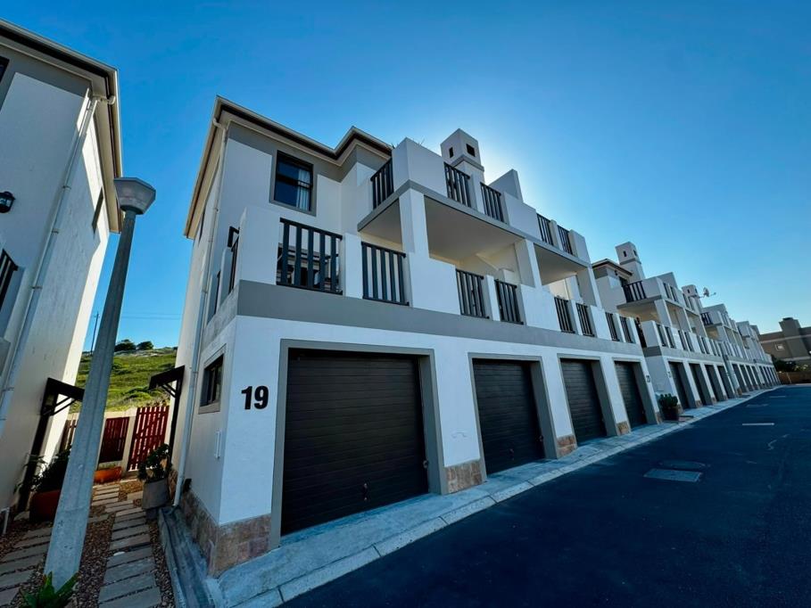 4 Bedroom Townhouse