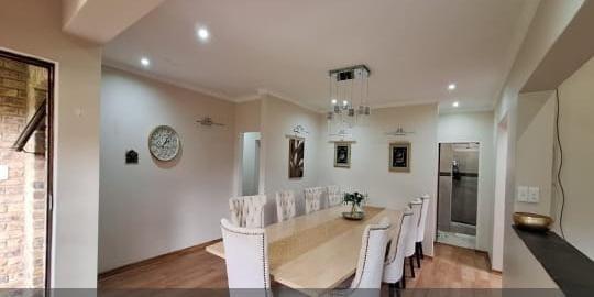 5 Bedroom House in Constantia Kloof