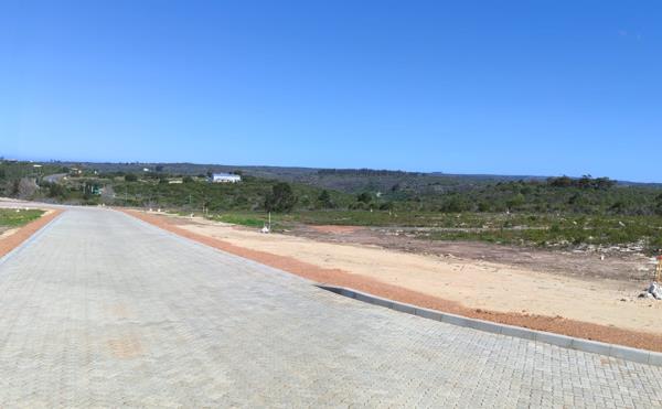 1 873 m² Land