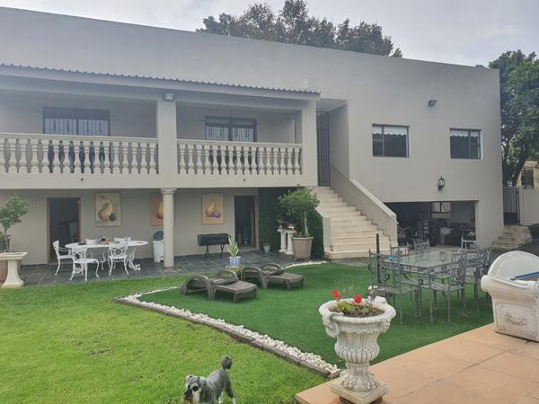 6 Bedroom House